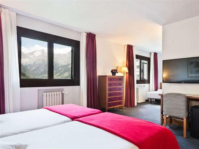 Snoe Hotel Formigal Buitenkant foto