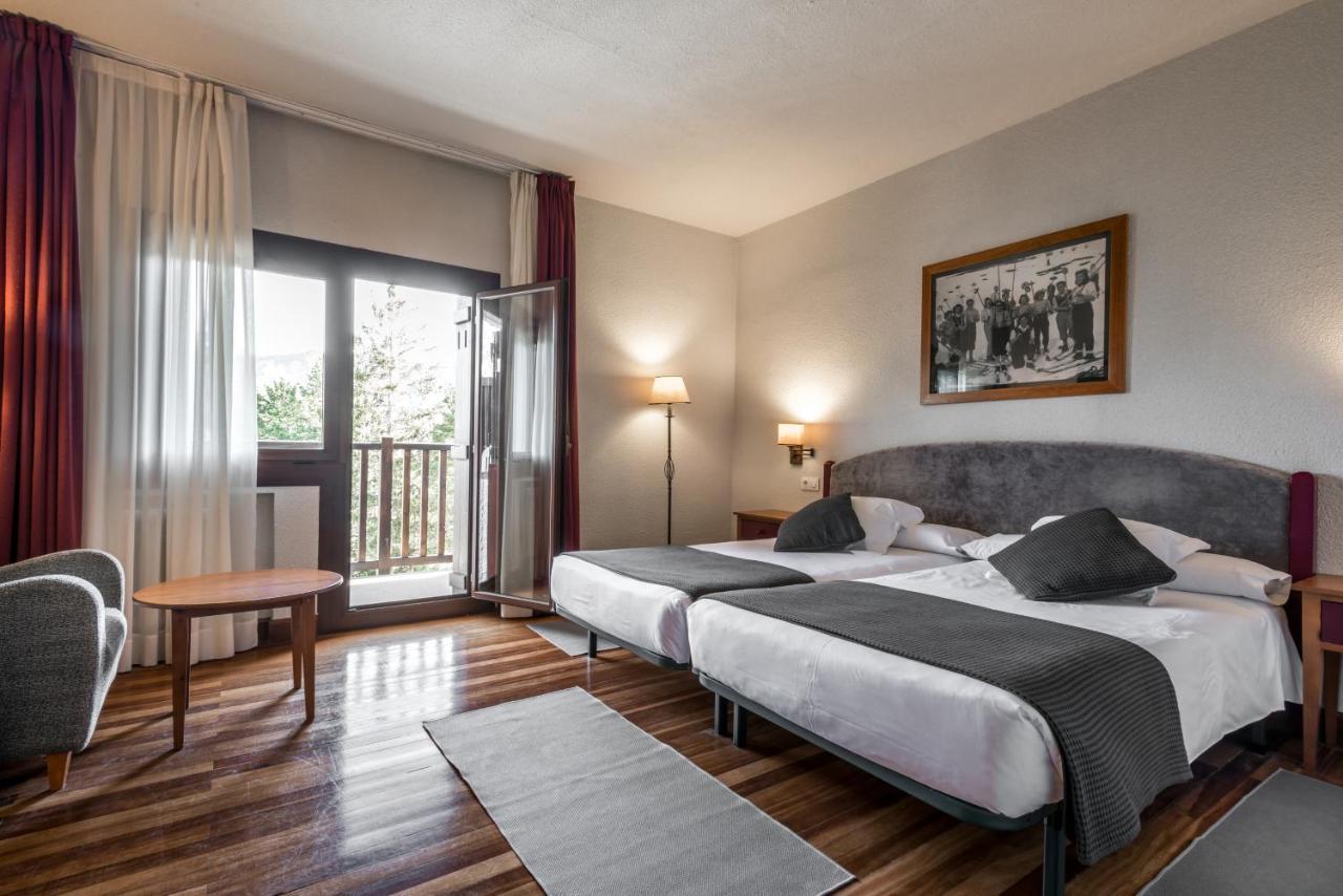 Snoe Hotel Formigal Buitenkant foto