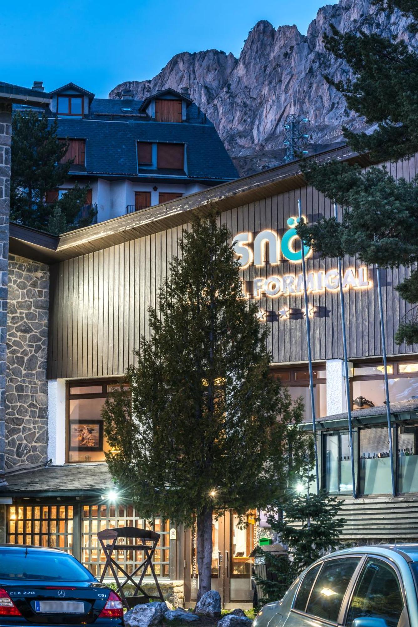Snoe Hotel Formigal Buitenkant foto