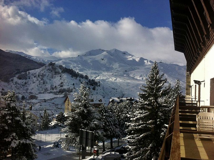 Snoe Hotel Formigal Buitenkant foto